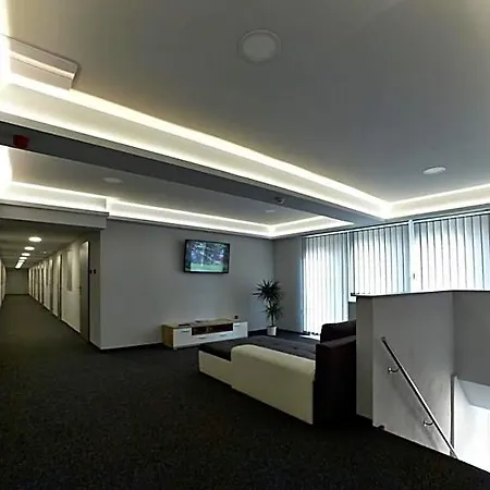 Zimni Stadion 酒店 3*